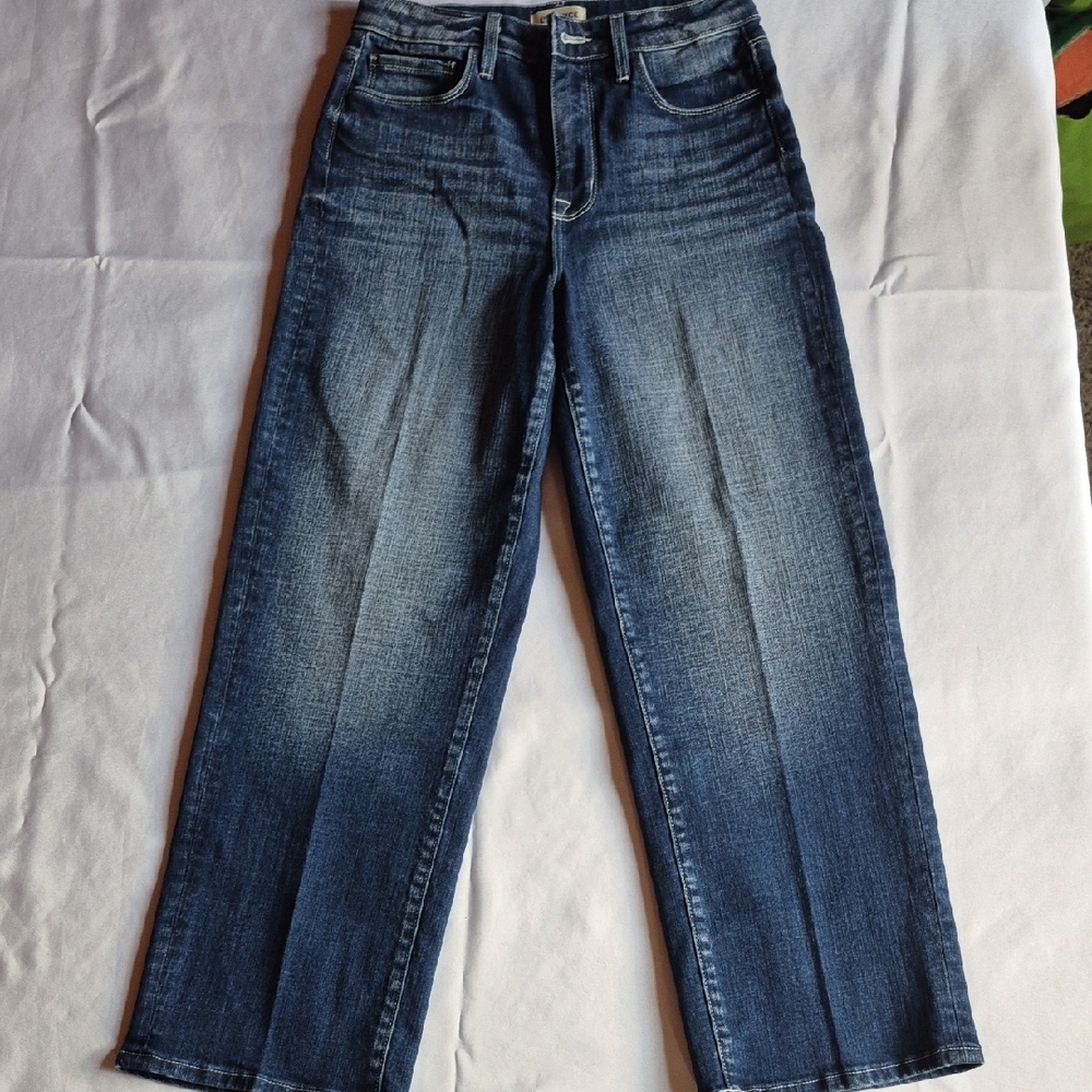 L'AGENCE Blue Relaxed Jeans with Classic Denim Wash Waist Is 25 Or Size 2